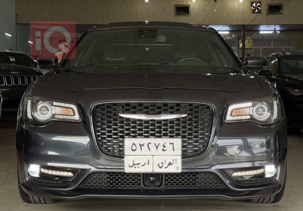 کرایسلەر 300